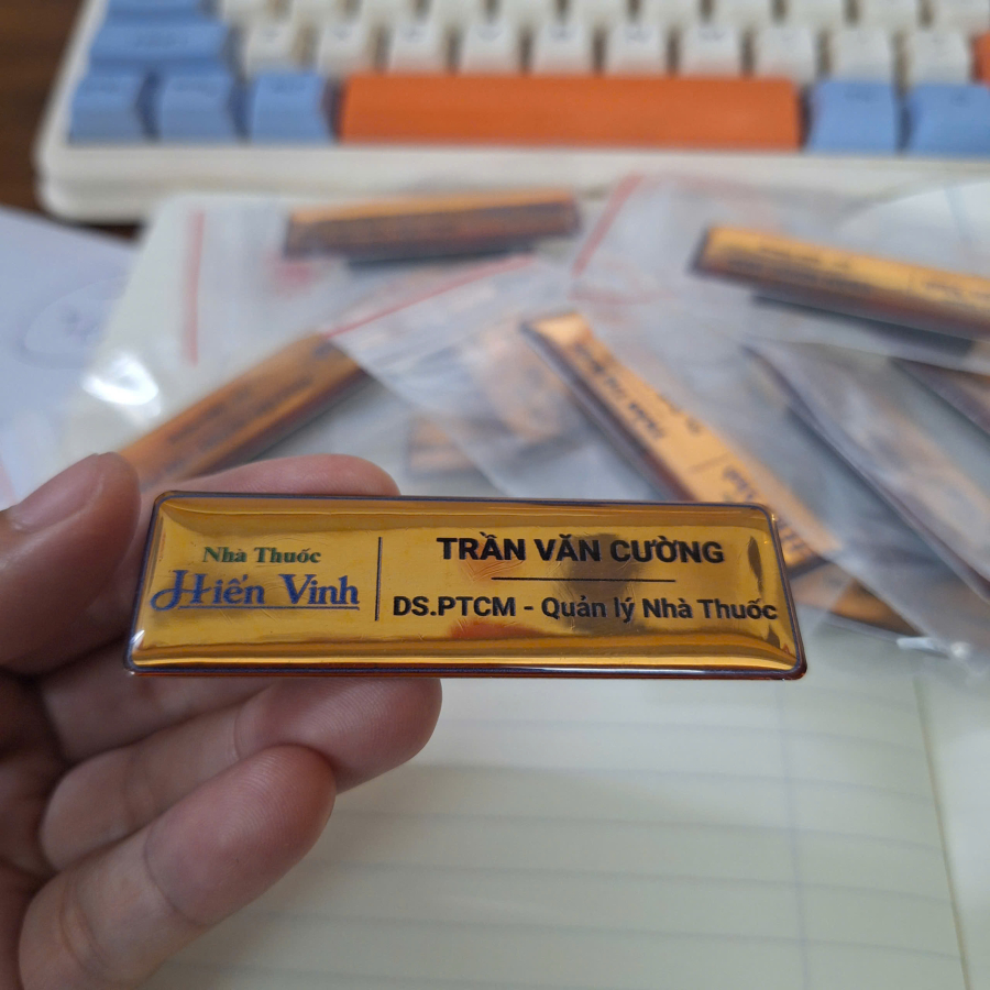 Bảng tên cài áo nhân viên Bảng tên cài áo nhân viên