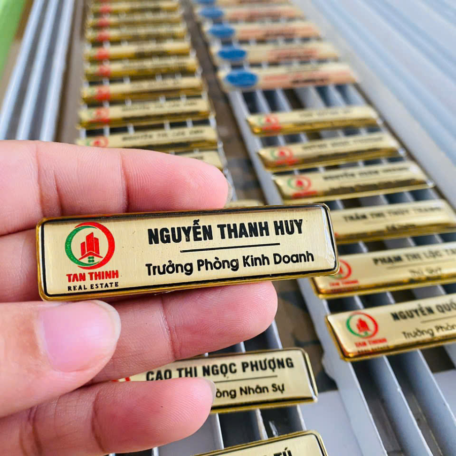Bảng tên kim loại cài áo