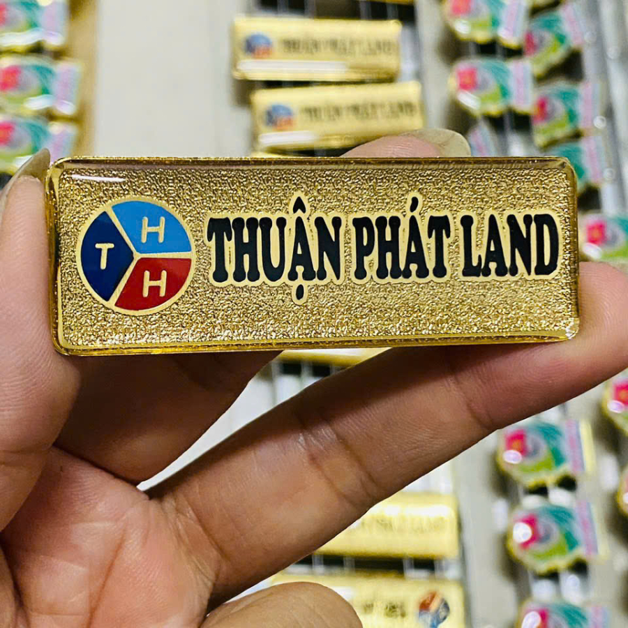 Bảng tên kim loại cài áo