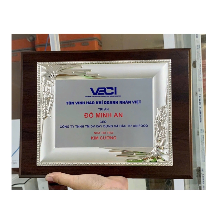BẢNG VINH DANH KHUNG GỖ CAO CẤP - TRI ÂN NHÀ TÀI TRỢ 