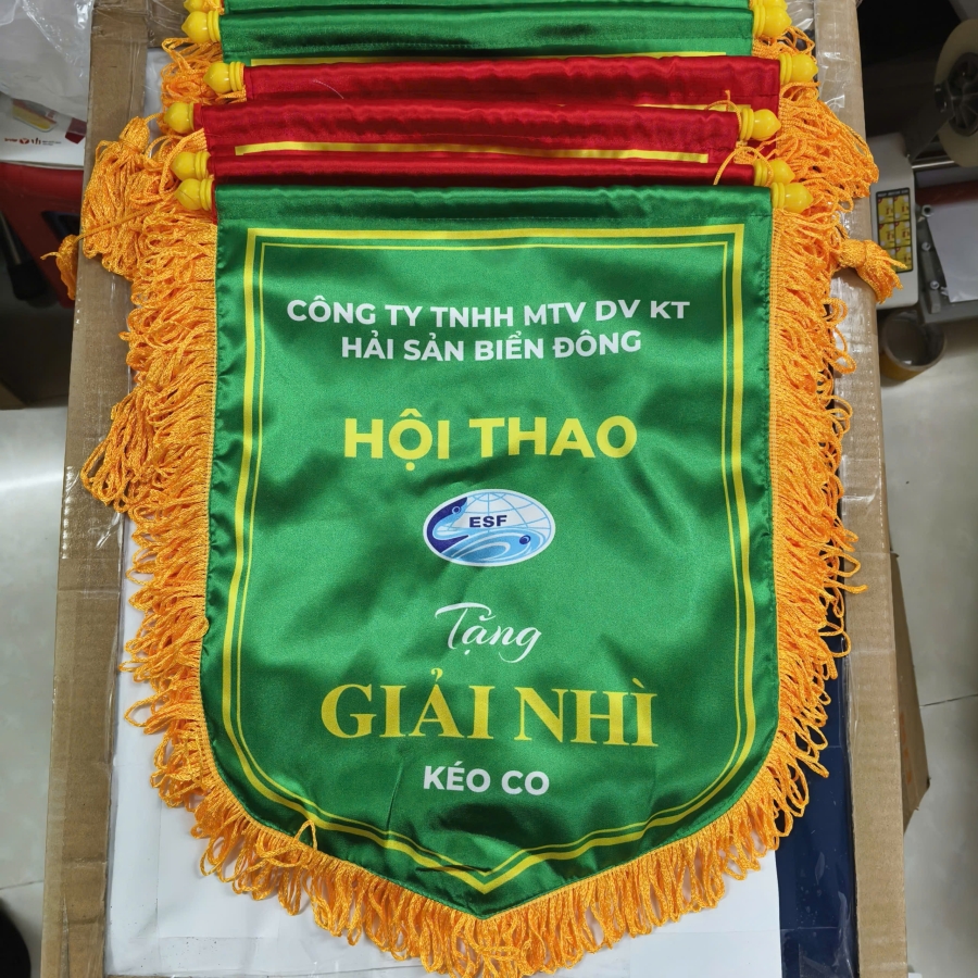 CỜ TRAO GIẢI HỘI THAO 