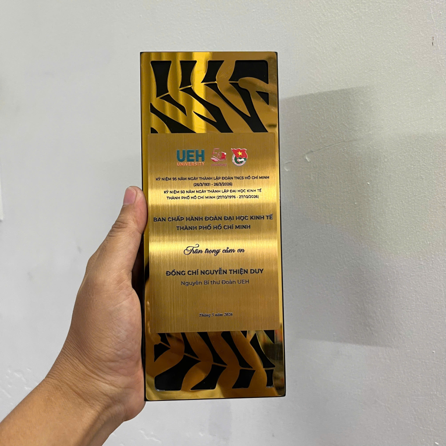 cúp gổ phối kim loại chất lượng giá rẻ hót 2026