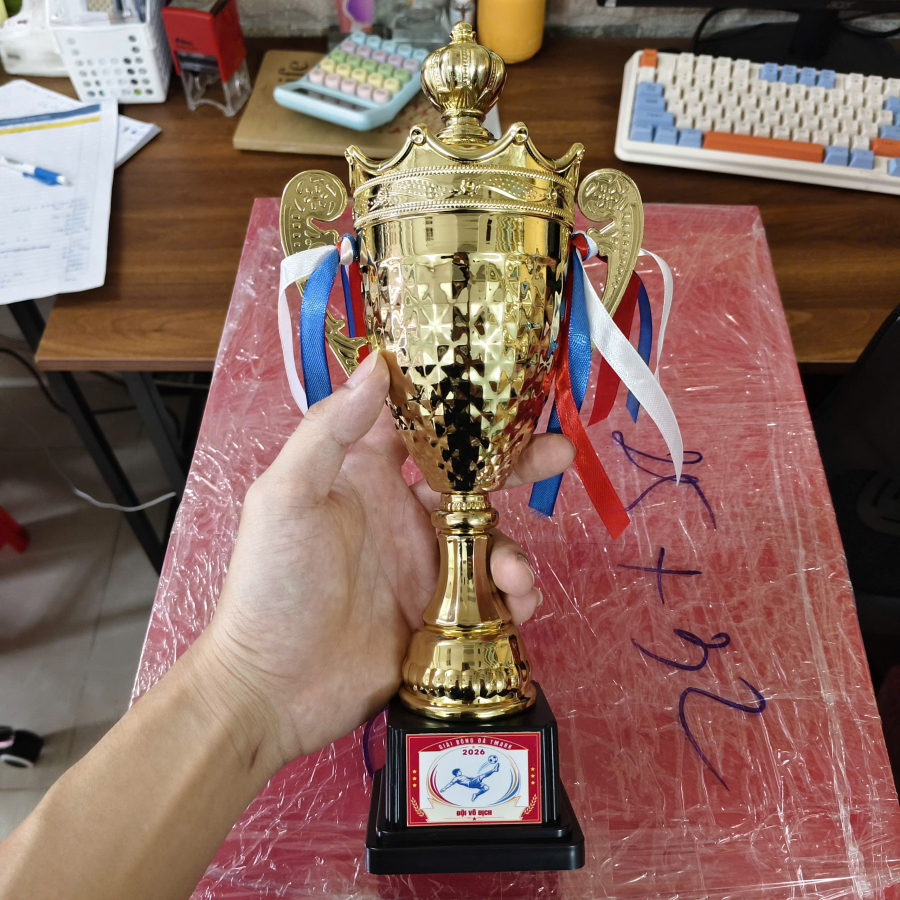 CUP TRAO GIẢI BÓNG ĐÁ