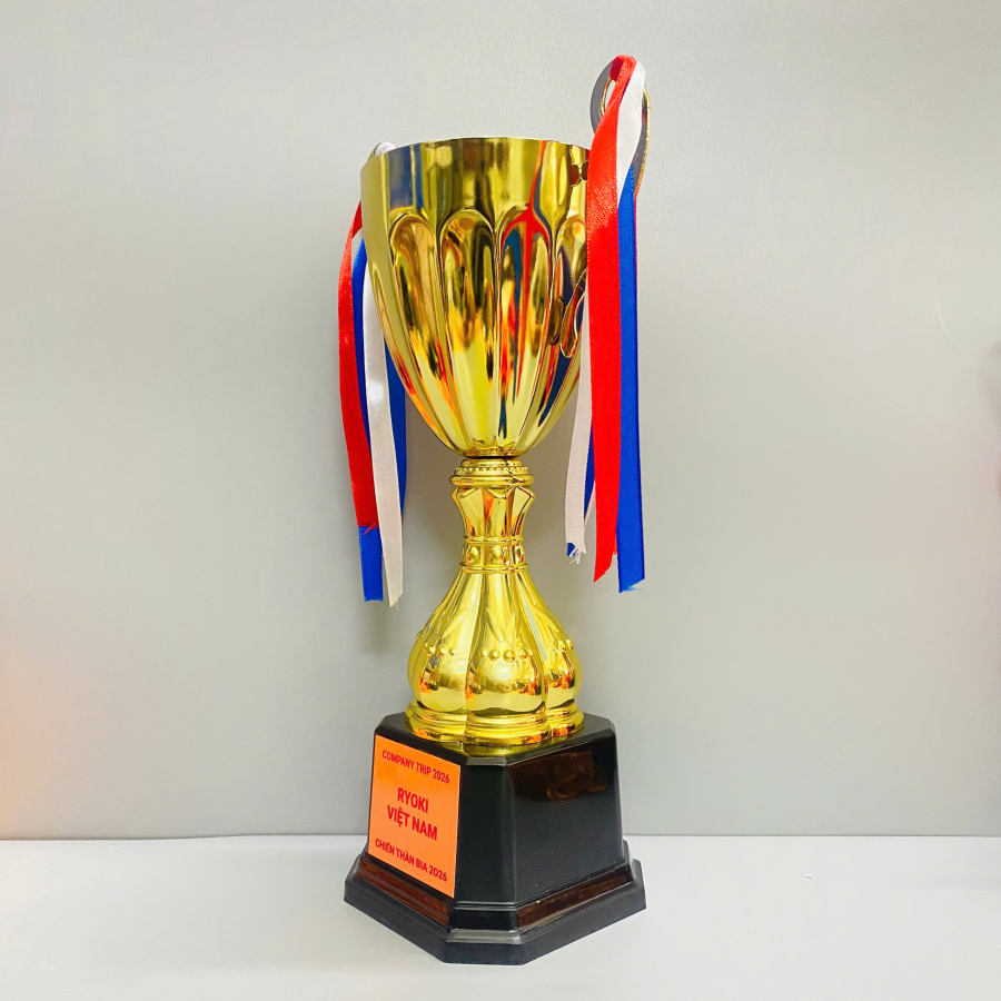 CUP TRAO GIẢI BÓNG ĐÁ