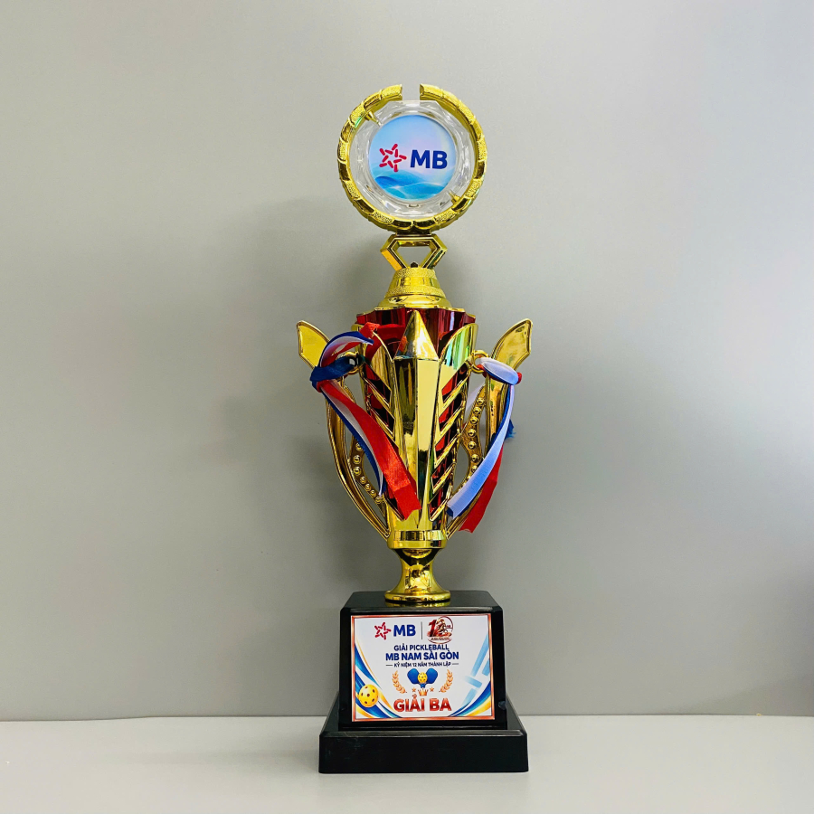 CUP TRAO GIẢI PICKLEBALL