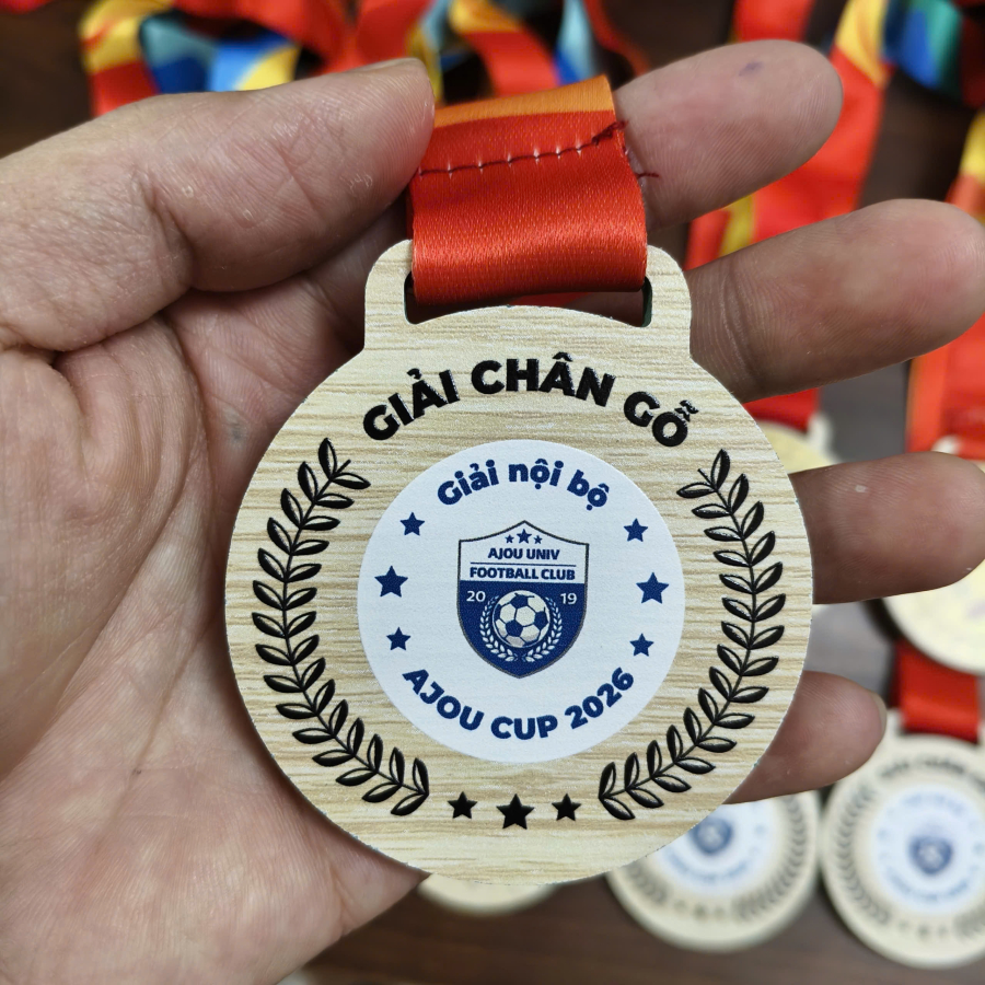 Huy chương gỗ trao giải bóng đá