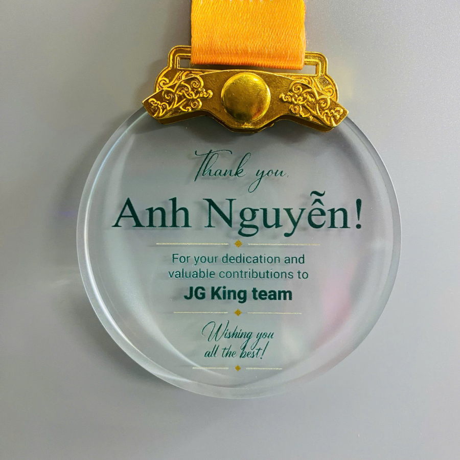 Huy chương pha lê khen thưởng nhân viên