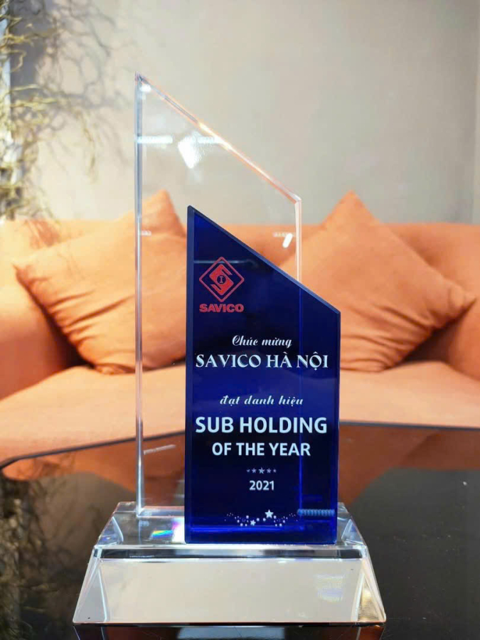 Kỷ niệm chương pha lê 2 lớp đẹp chúc mừng SAVICO Ha nội