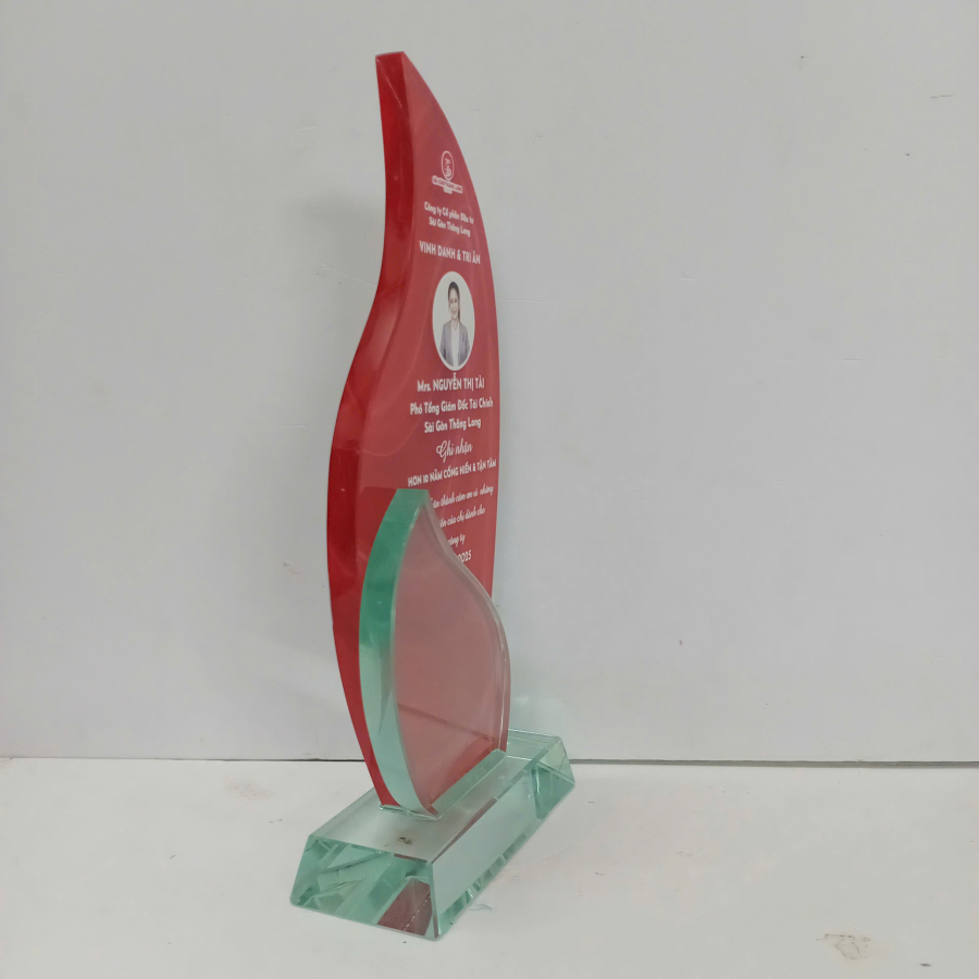 kỷ niệm chương pha lê 2 lớp tri ân vinh danh đẹp 2026