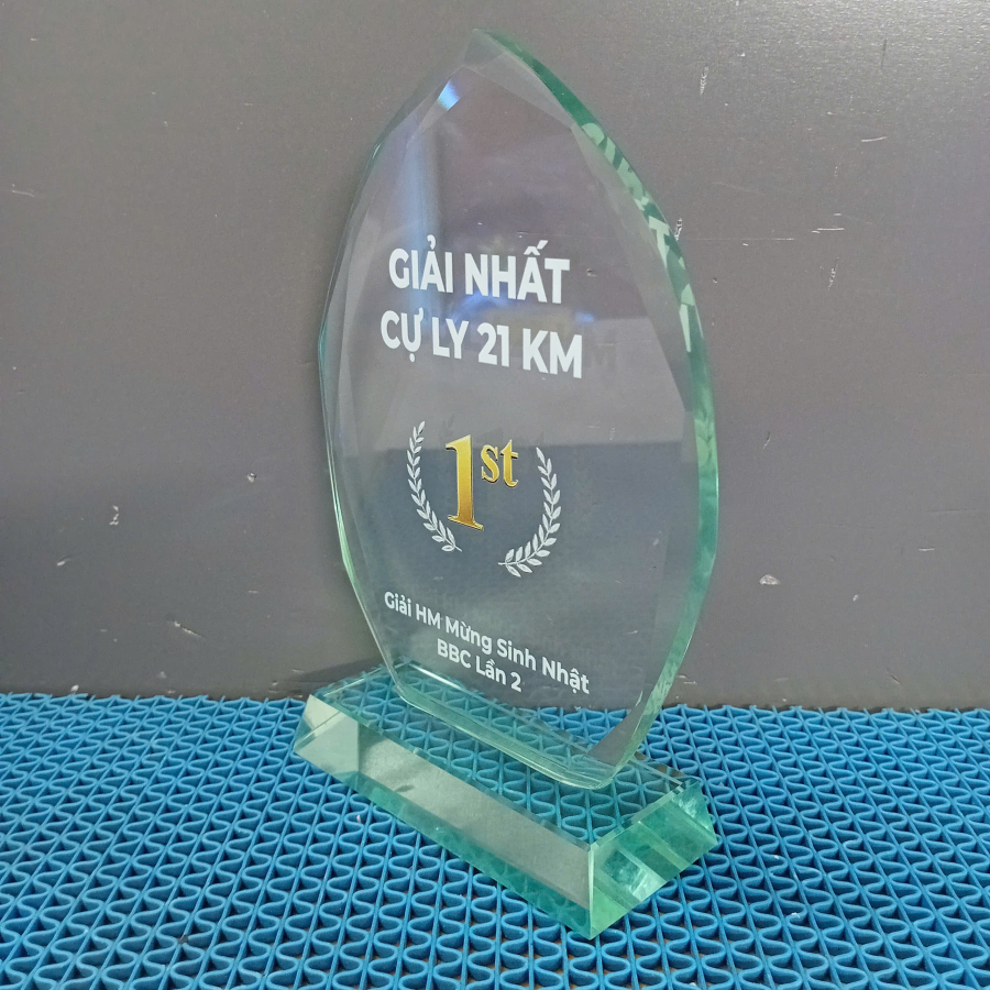 Kỷ niệm chương pha lê chạy bộ