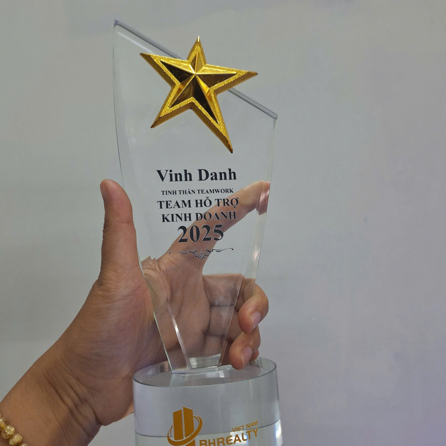 Kỷ niệm chương pha lê ngôi sao vàng vinh danh cao cấp