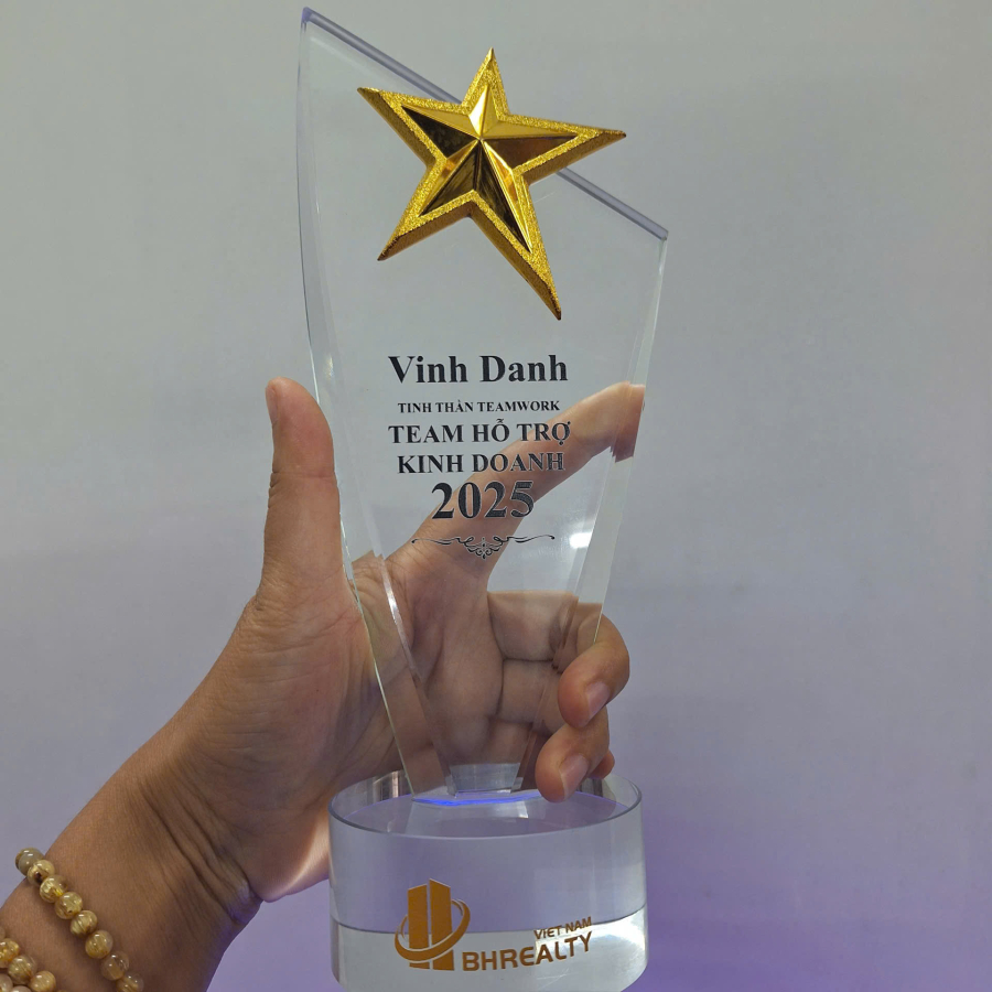 Kỷ niệm chương pha lê ngôi sao vàng vinh danh cao cấp