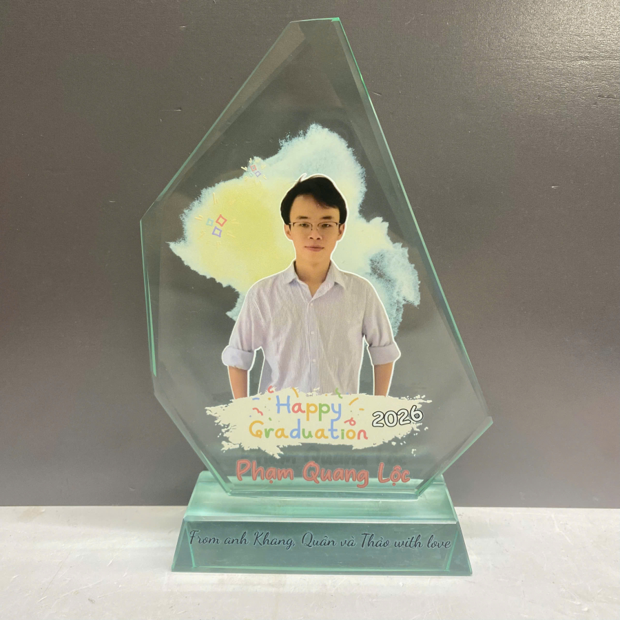 Kỷ niệm chương pha lê tốt nghiệp