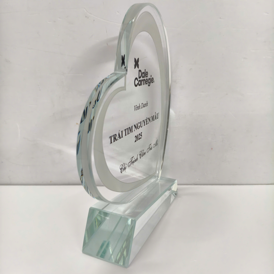 Kỷ niệm chương pha lê trái tim 2025