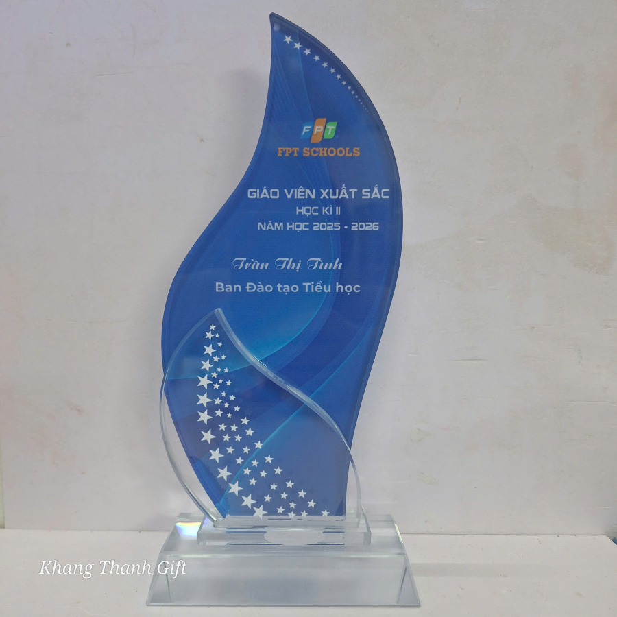 Kỷ niệm chương pha lê vinh danh giáo viên