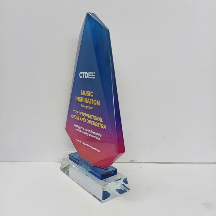 kỷ niệm chương thủy tinh đa sắc sang trọng cao cấp 2026