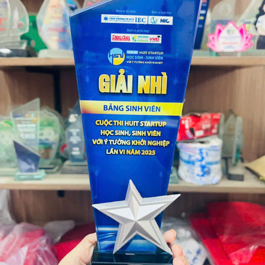 Kỷ niệm chương thủy tinh pha lê cuộc thi sinh viên 