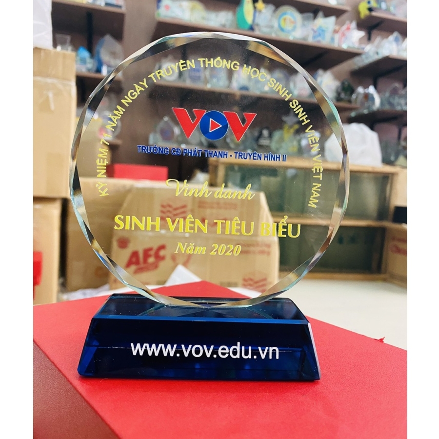 KỶ NIỆM CHƯƠNG THỦY TINH - PHA LÊ TRÒN ĐẾ ĐEN