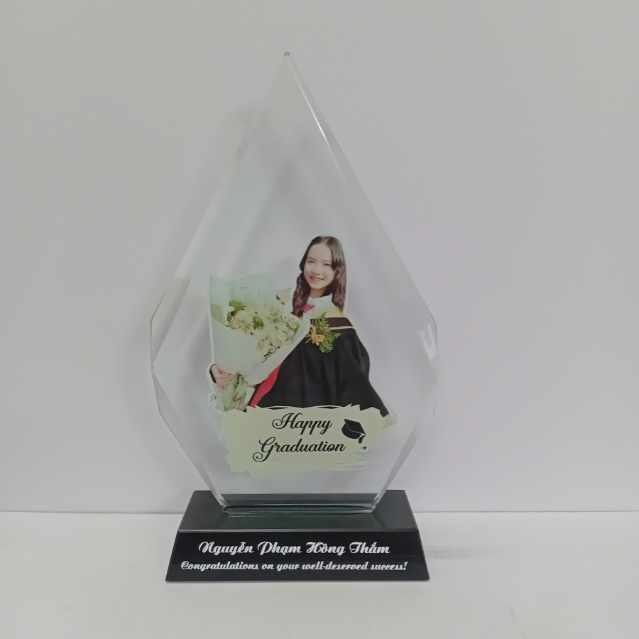Kỷ niệm chương thủy tinh Tốt nghiệp 2026