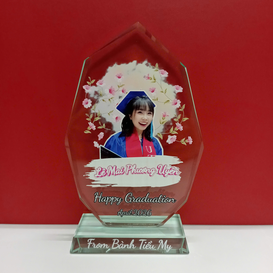 Kỷ niệm chương thủy tinh tốt nghiệp 