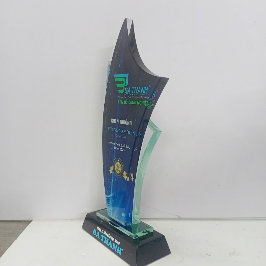 Kỷ niệm chương vinh danh Ba Thanh