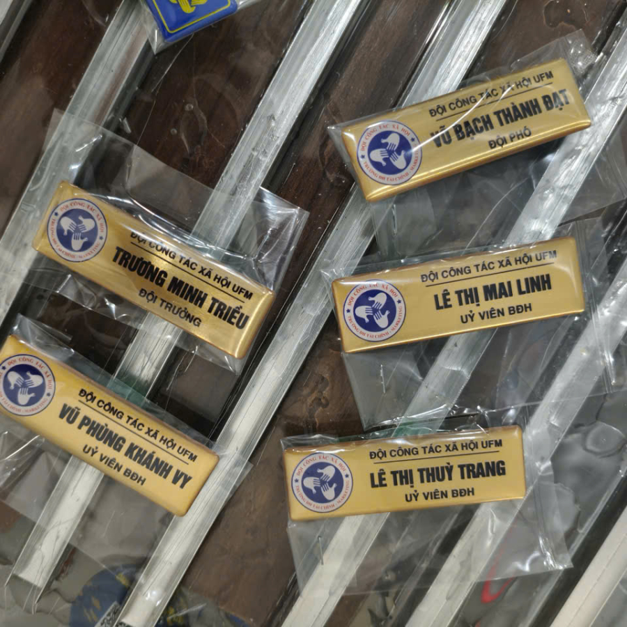 Pins cài áo - logo cài áo - bảng tên đội công tác kim loại in phủ keo