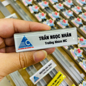 Bảng tên đồng phục cài áo