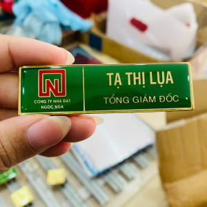Bảng tên nhân viên cài áo