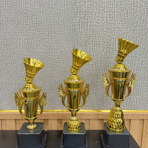 CUP KIM LOẠI - CÚP THỂ THAO CẦU LÔNG ĐẸP