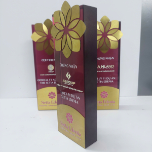 cúp pha lê nguyên khối phối kim loại cắt theo yêu cầu