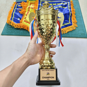 CUP TRAO GIẢI BIDA
