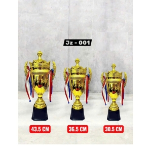 CUP TRAO GIẢI ĐÁ BANH