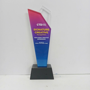 Cúp vinh danh pha lê sáng tạo hiện đại