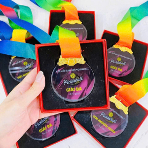 Huy chương pha lê lưu niệm