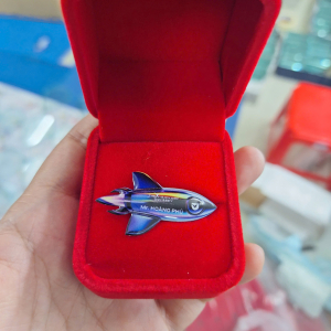 Huy hiệu phủ keo - Logo cài áo