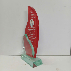 kỷ niệm chương pha lê 2 lớp tri ân vinh danh đẹp 2026