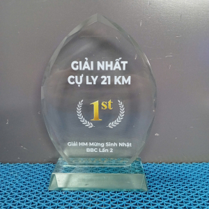 Kỷ niệm chương pha lê chạy bộ