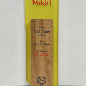Kỷ niệm chương pha lê gổ Mikiri