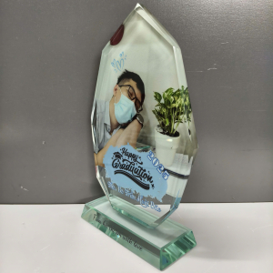 kỷ niệm chương pha lê nhọn tốt nghiệp giá đẹp 2026