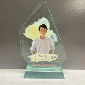 Kỷ niệm chương pha lê tốt nghiệp