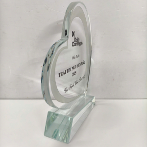 Kỷ niệm chương pha lê trái tim 2025