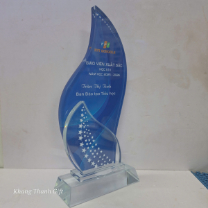 Kỷ niệm chương pha lê vinh danh giáo viên