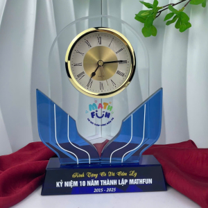 Kỷ niệm chương thủy tinh pha lê  hình đồng hồ vinh danh Bảo việt nhân thọ