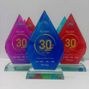 KỶ NIỆM CHƯƠNG THỦY TINH - PHA LÊ KỶ NIỆM NGÀY RA TRƯỜNG