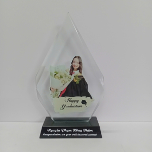 Kỷ niệm chương thủy tinh Tốt nghiệp 2026