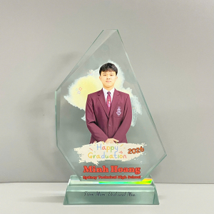 Kỷ niệm chương thủy tinh tốt nghiệp 