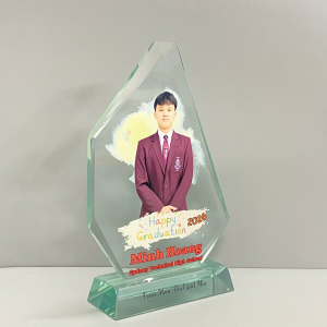 Kỷ niệm chương thủy tinh tốt nghiệp 