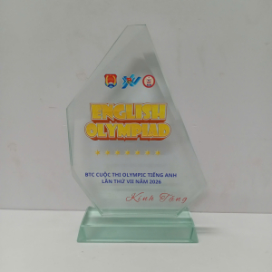 Kỷ niệm chương thủy tinh vinh danh cuộc thi olympic tiếng anh