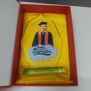 kỷ niện chương pha lê nhọn tốt nghiệp giá tốt 2026