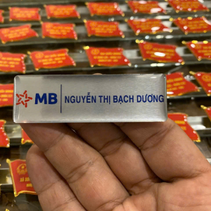Pins cài áo - logo cài áo - bảng tên ngân hàng MB kim loại in phủ keo